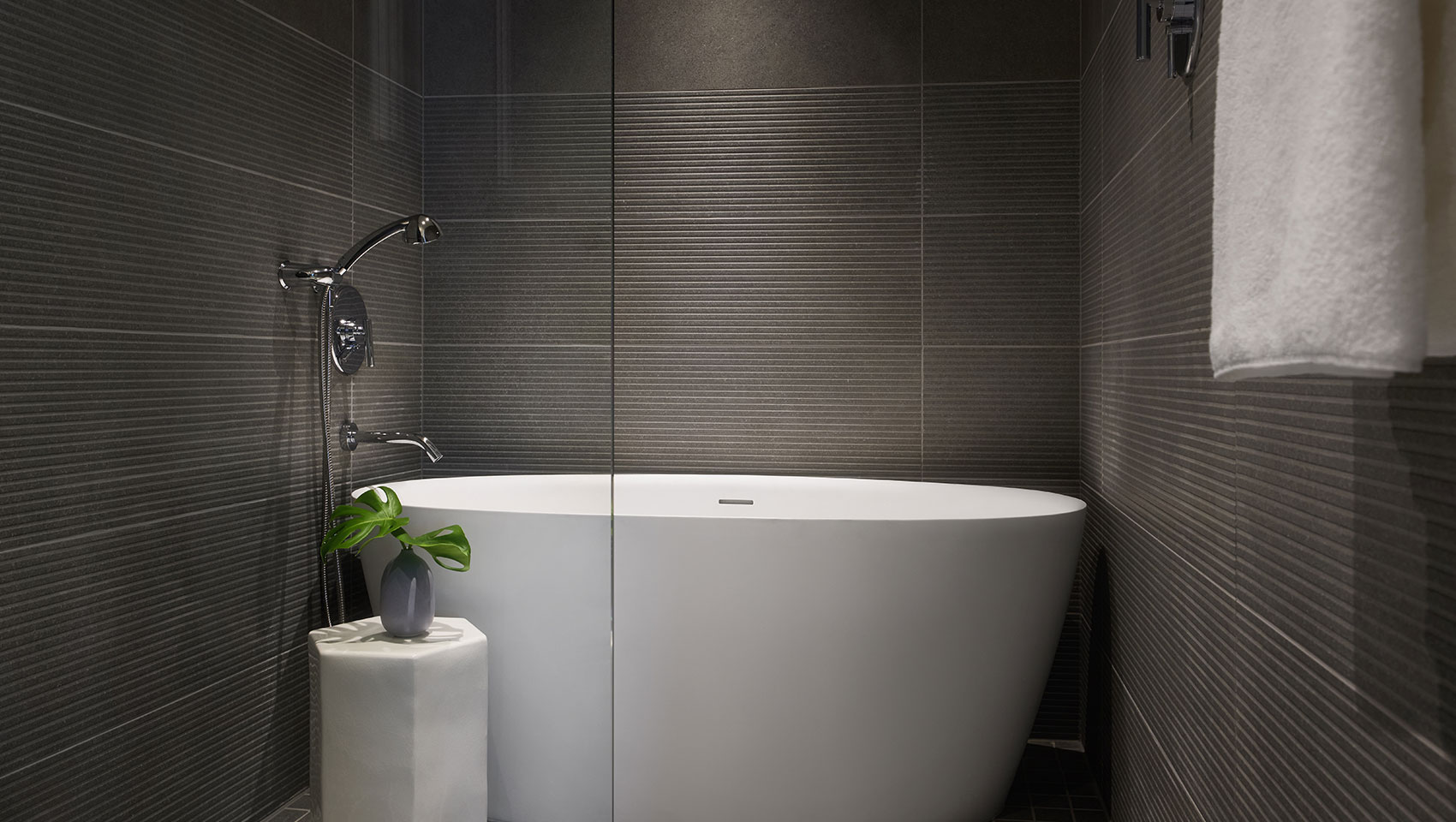 Linden Penthouse Suite Bathroom